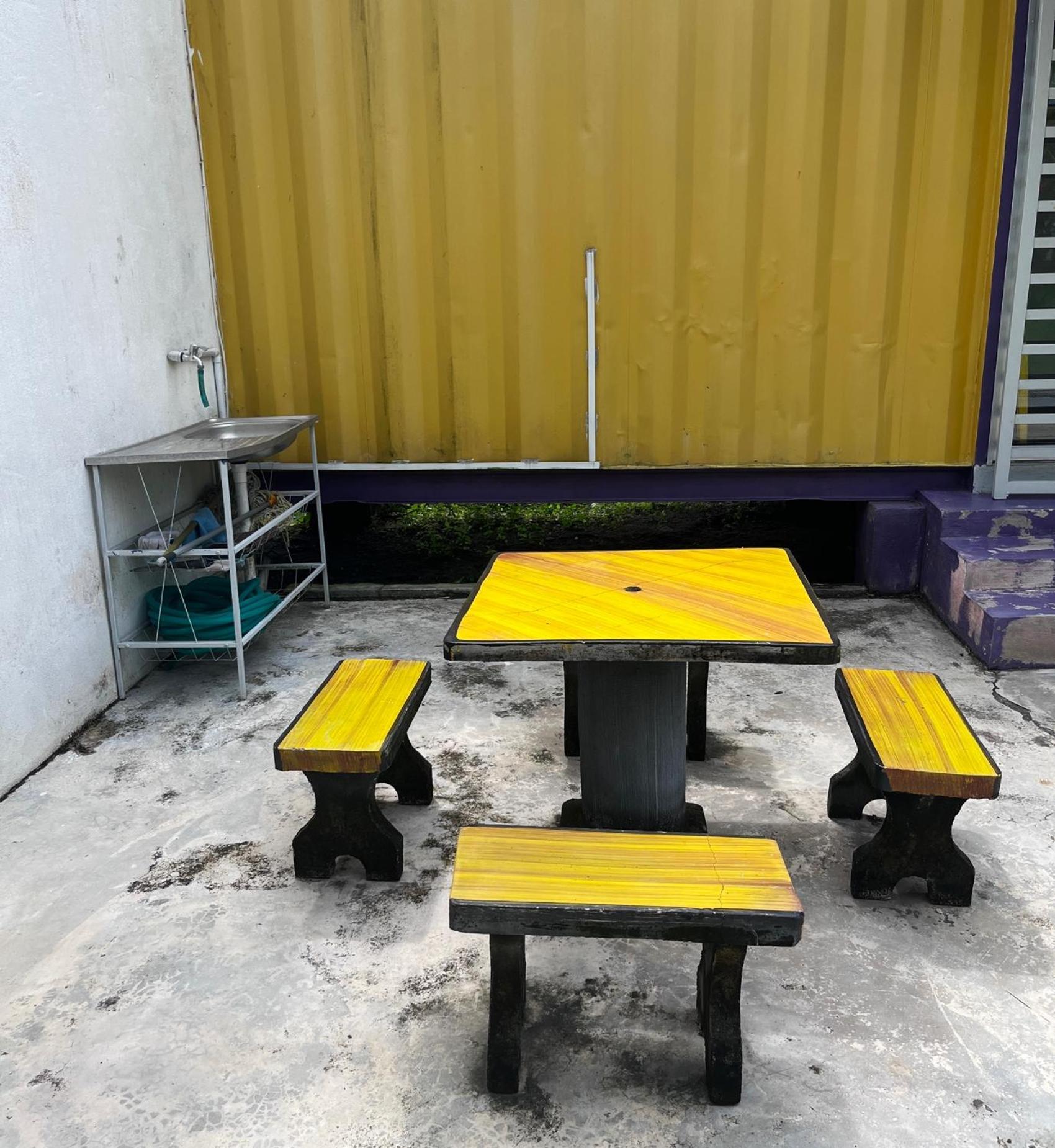Purple Cube At Lumut Cube Homestay Kontena Exteriör bild