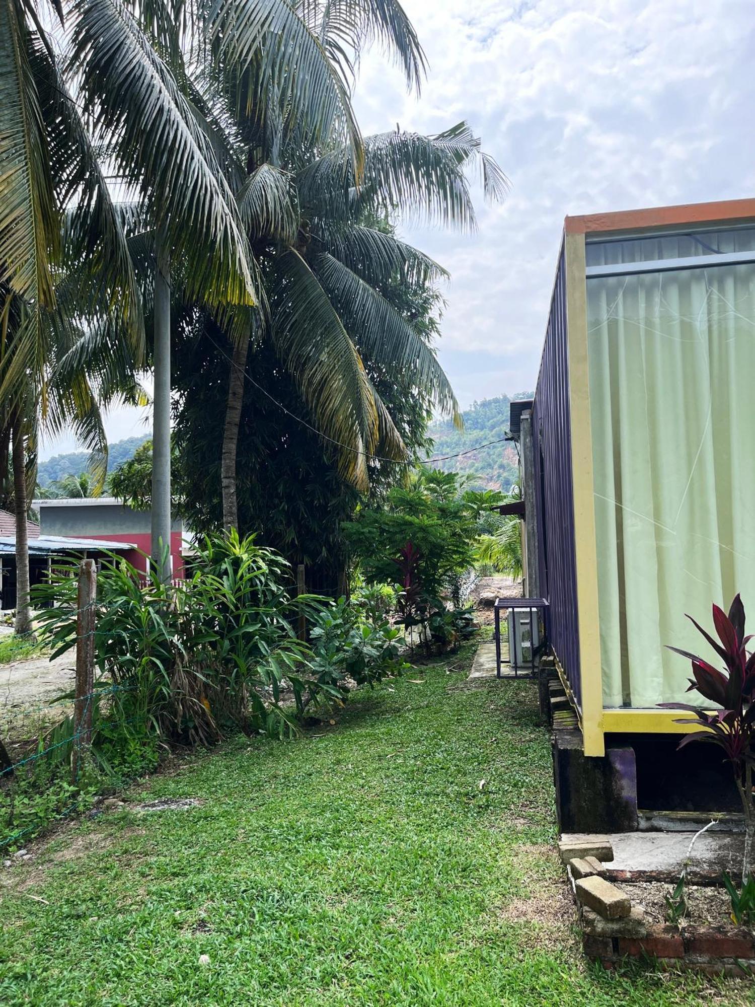 Purple Cube At Lumut Cube Homestay Kontena Exteriör bild