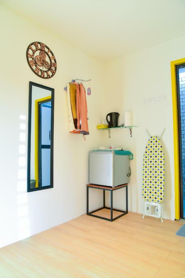 Purple Cube At Lumut Cube Homestay Kontena Exteriör bild